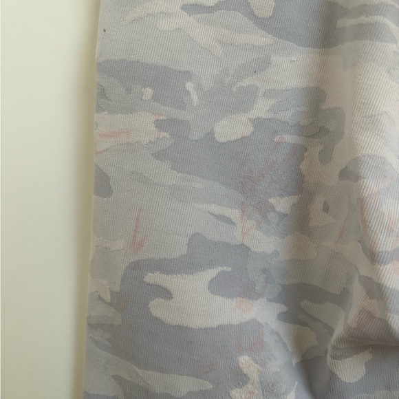 Gray Camo lululemon leggings Sz 6 - Picture 5 of 8